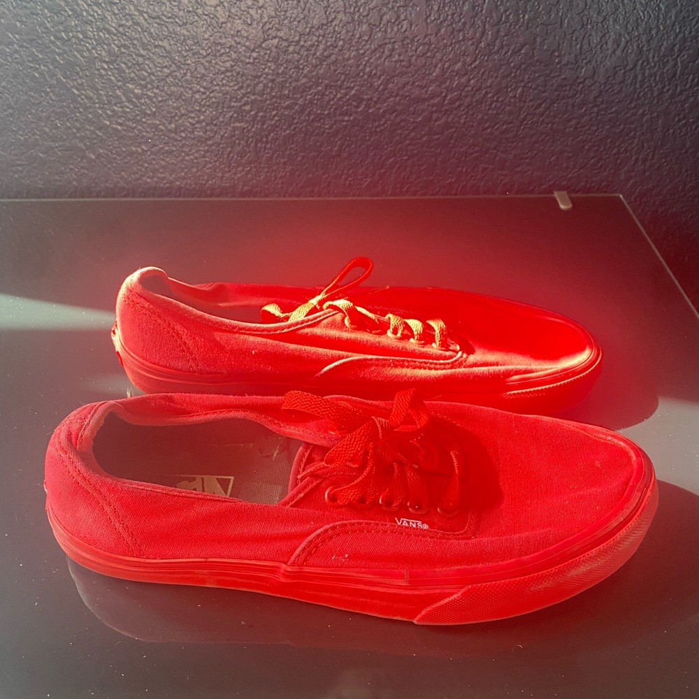 Red vans - Picture 2 of 4